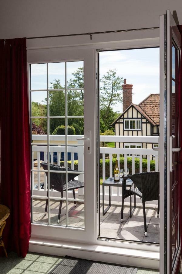 Lake Cottage - A Large Holiday Home In Thorpeness - Close To The Beach And The Meare - Aldeburgh Coastal Cottages エクステリア 写真
